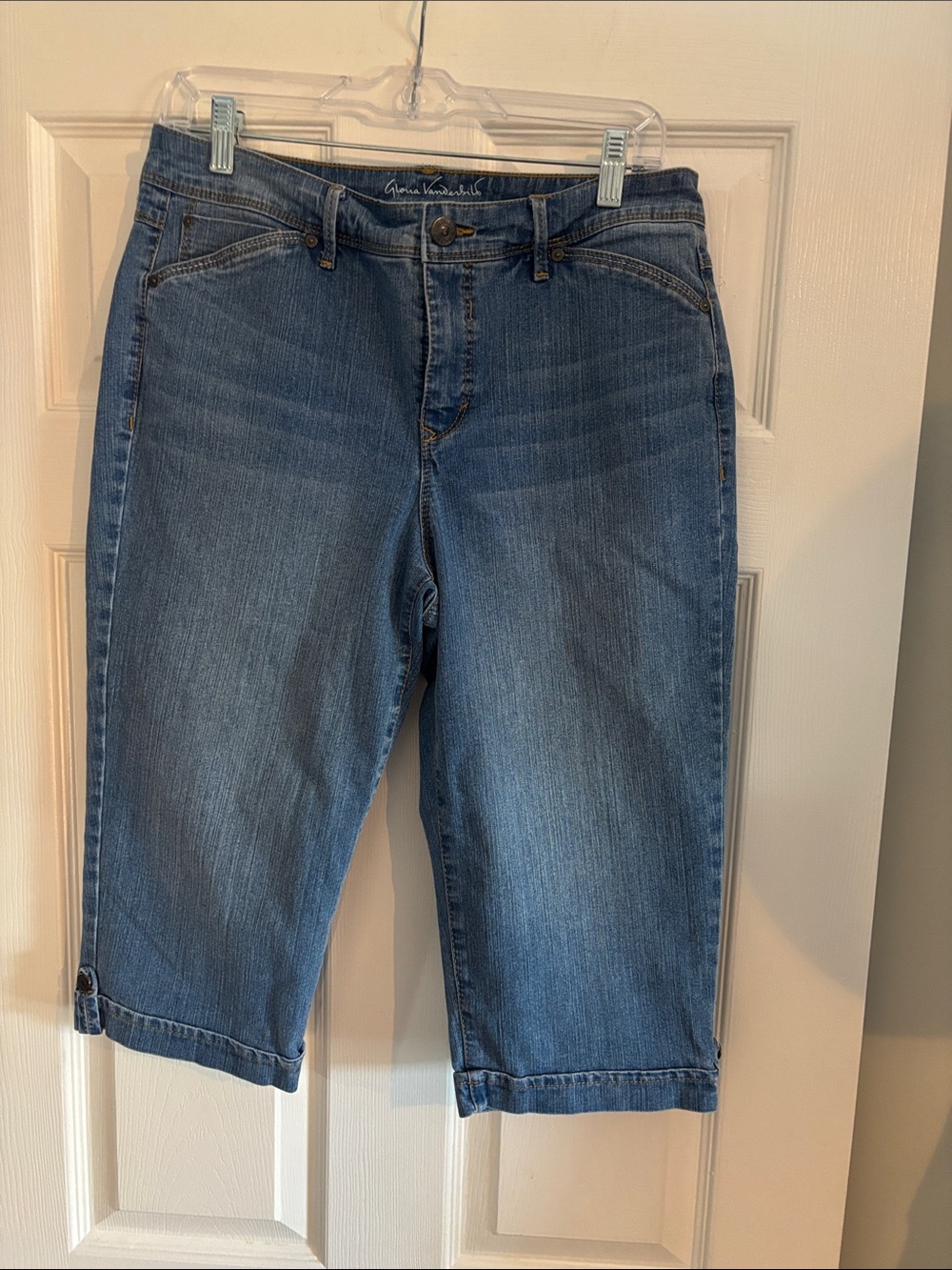 Gloria Vanderbilt Blue Denim Capri Jeans